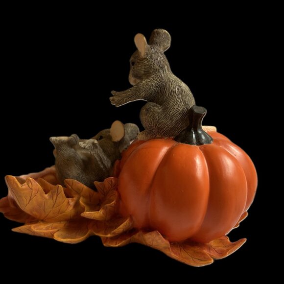 Charming Tails Silvestri Pumpkin Slide Halloween Figurine (85513) - Picture 14 of 15